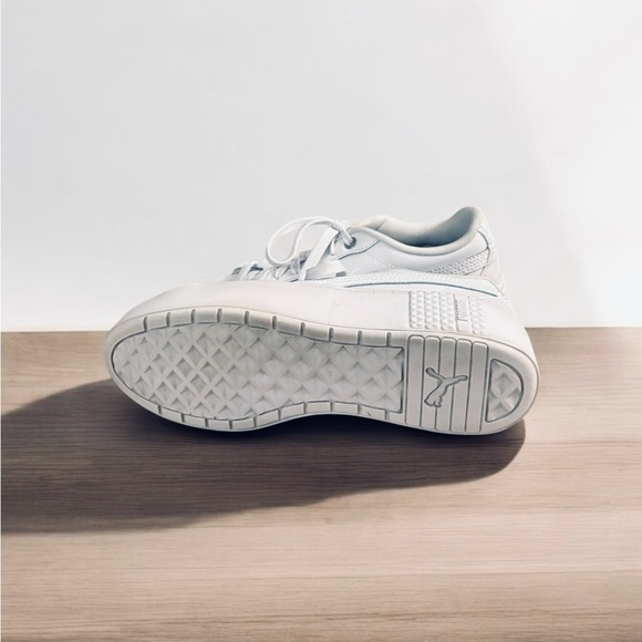 Puma Smash PlatformWhite Sneakers. Size 6. Women’s - Picture 11 of 13